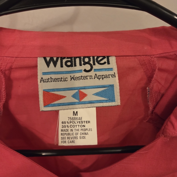 vintage red Wrangler Western-style shirt featuring beaded fringe on the shoulder - Picture 2 of 5